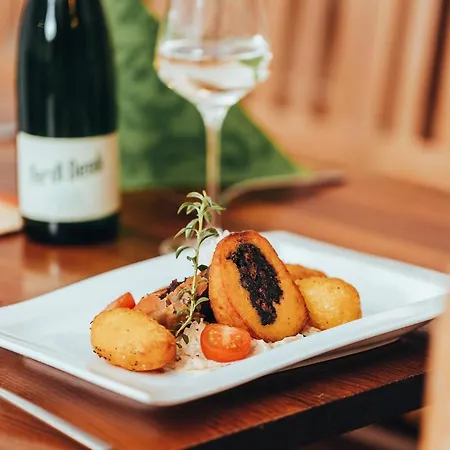 Weingut Ferdl Denk וויסנקירשן אין דר וואכאו