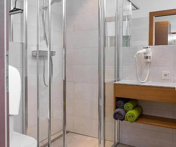 Weingut Ferdl Denk 3* 魏森基兴