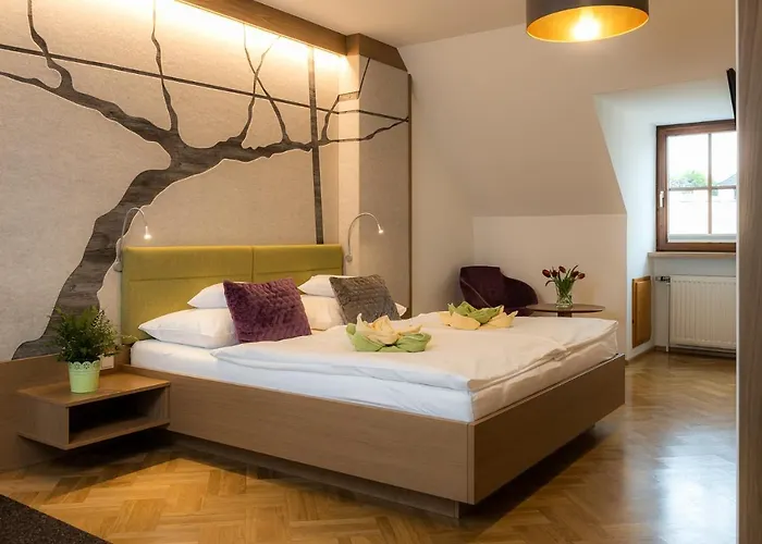 Weingut Ferdl Denk 3* 魏森基兴